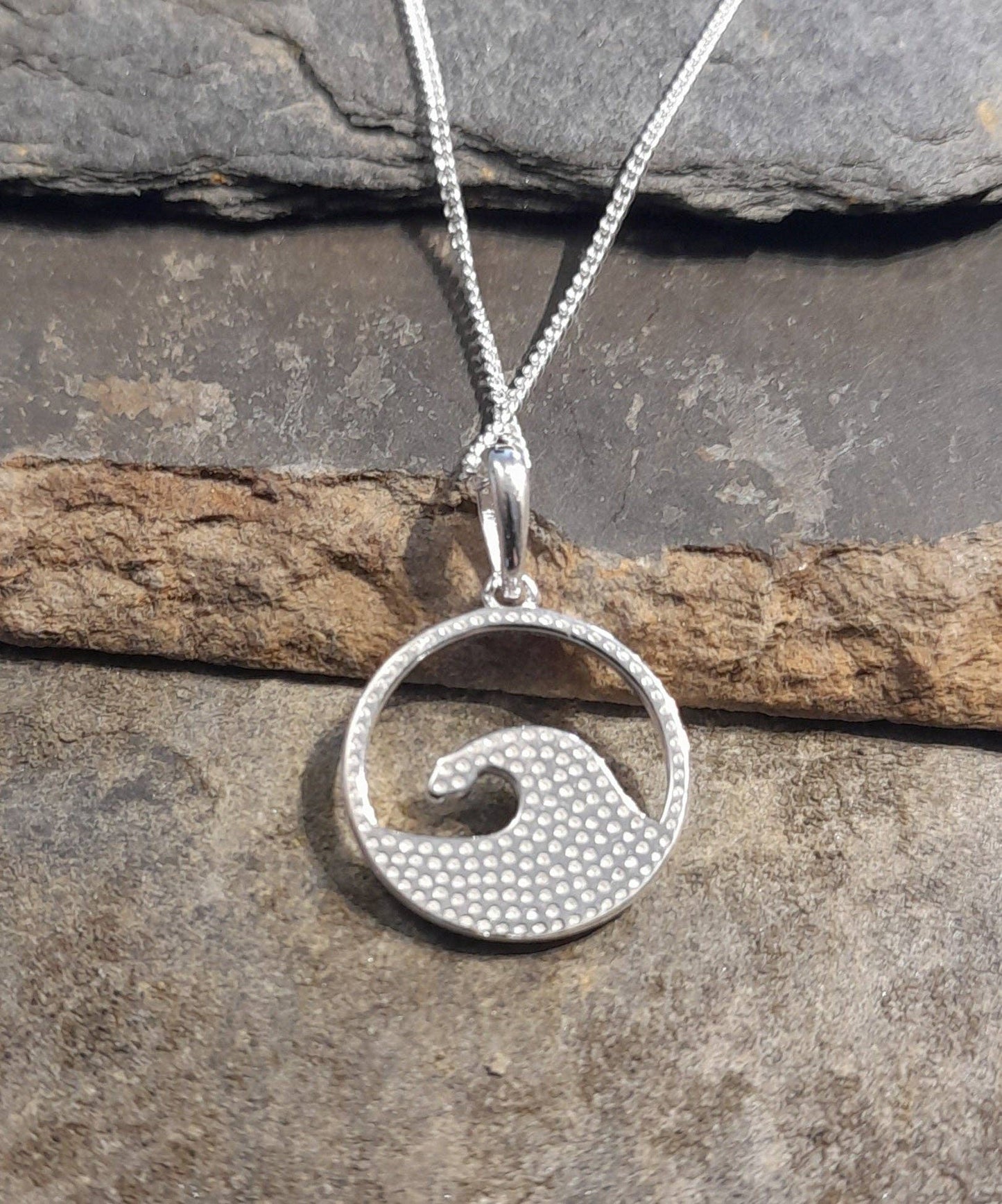 Bluelily925silver - SP487BC - 15MM BLUE RESIN WAVE PENDANT