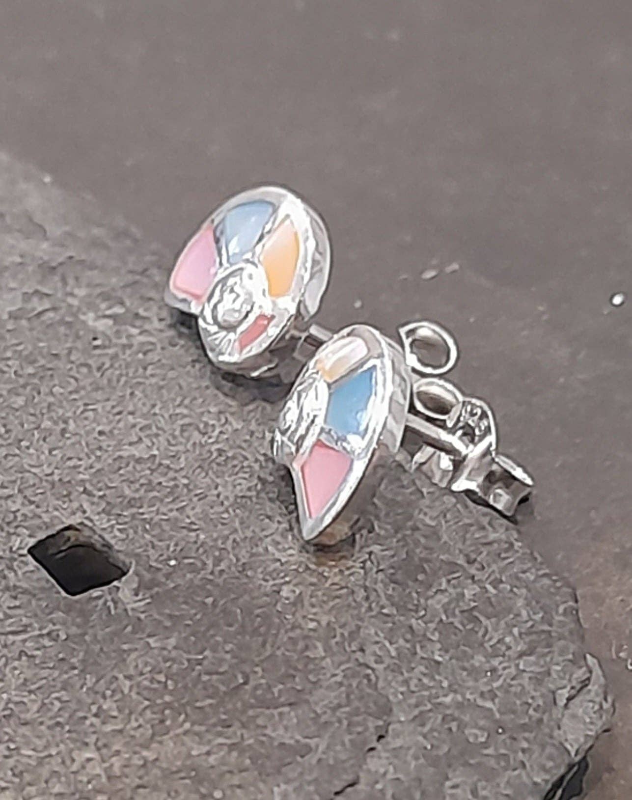 SPIRAL SHELL,  MULTI MOP 9X8MM STUD