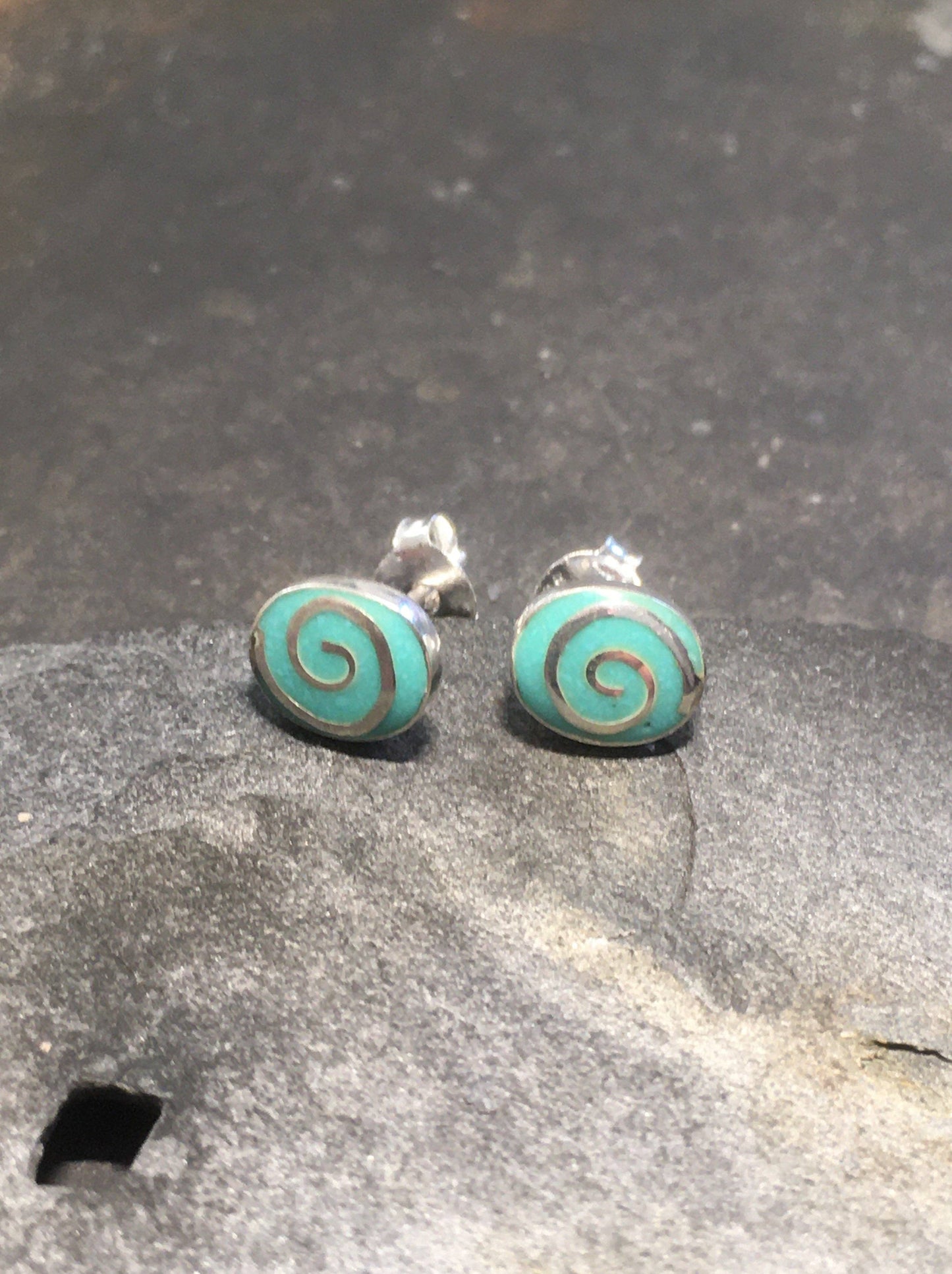Bluelily925silver - SS333B - 7MM X 6MM OVAL GREEN SWIRL STUD